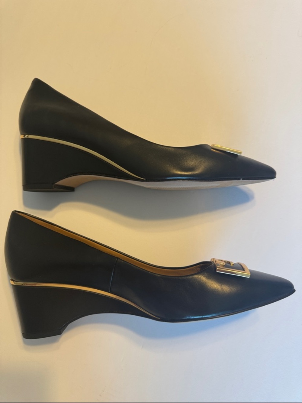 Tory Burch Black Pointed Toe Leather Flats with Gold Logo Plaque - Picture 5 of 6